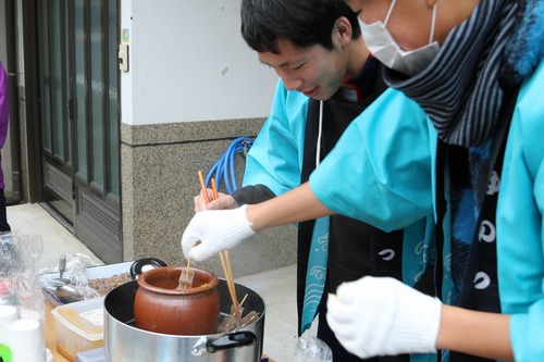 邇摩高校生もボランティアで参加