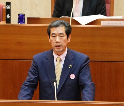 3月市議会定例会で施政方針を述べる竹腰市長