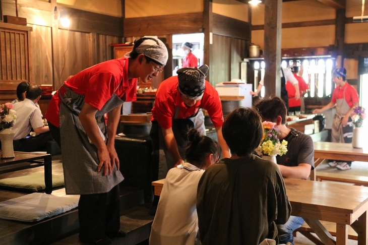邇摩高校生が運営ぎんざんカフェ