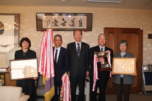 市長を囲んで記念撮影