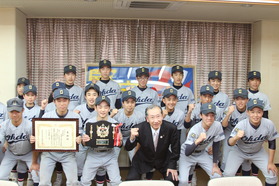 市長と大田二中野球部記念写真