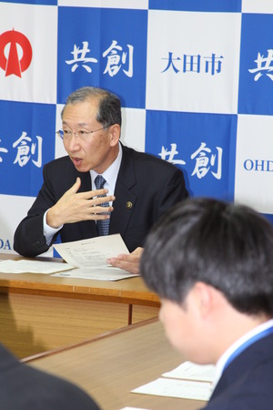 自分の思いを語る楫野市長