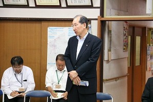 挨拶する楫野市長