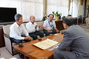 報告に訪れた会員の皆さん