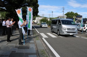 街宣車の見送り