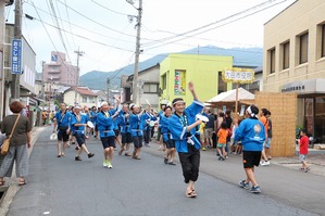 市役所チームの踊りの様子