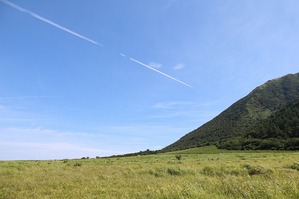 飛行機雲と三瓶山