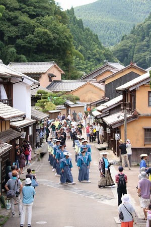 行列が大森町並み交流センターに入るところ