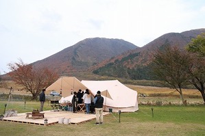 コミュニティスペースの大きなテント