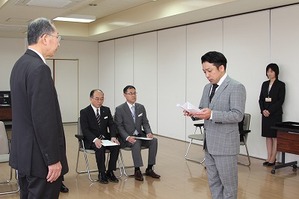 サンデイズ双葉園の中村英史施設長が謝辞を述べる