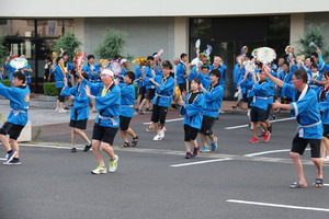 天領おどりを踊る市長