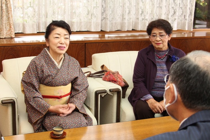 教室の紹介をする柳澤さん