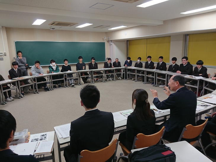 松江高専の学生と意見交換する市長