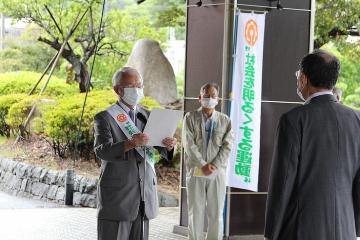 メッセージを読み上げる大田地区保護司会の会長