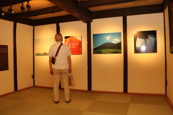 企画展で展示されている写真