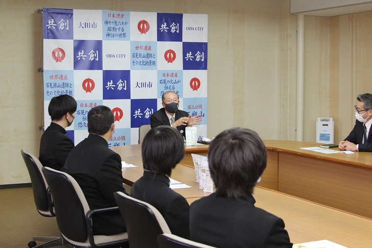 感想を語る市長