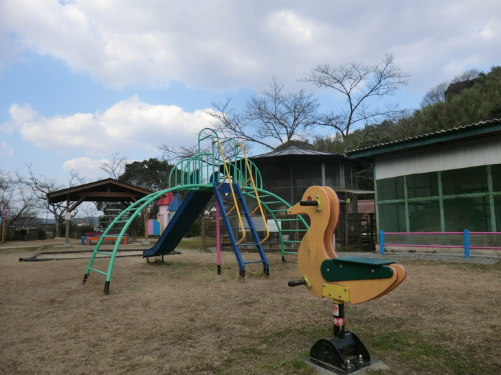 大田市民公園（代官山動物園）・遊具及び園舎写真