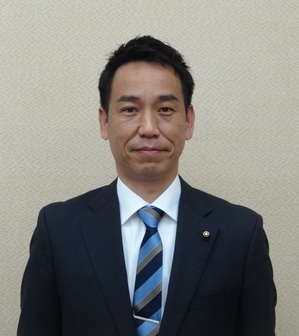 根冝議員