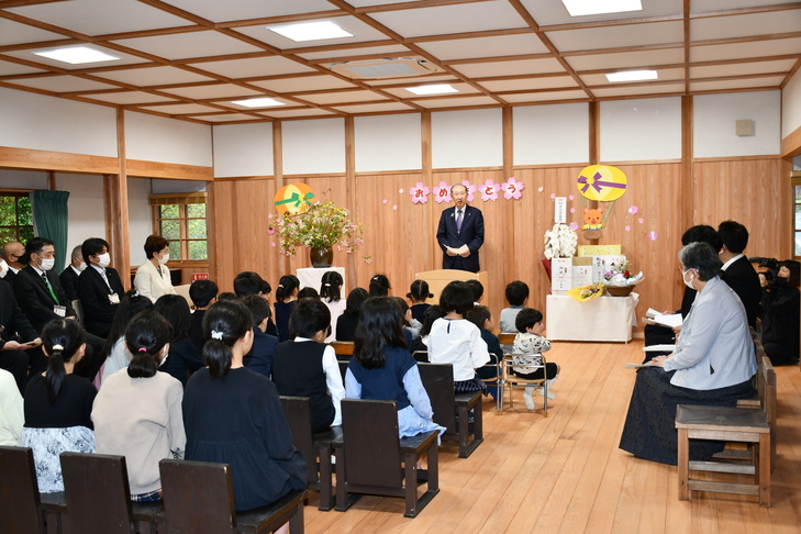 あいさつする市長