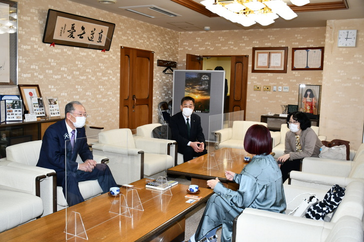 千早さんと談笑する市長2