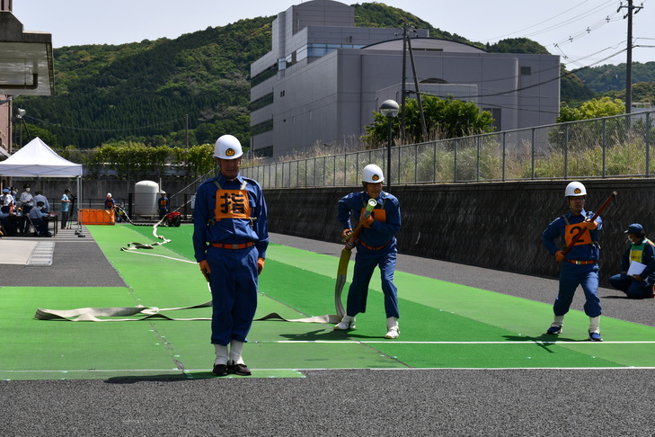 小型ポンプ操法をする福波分団