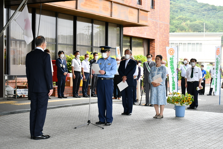 メッセージを読み上げる大田警察署長