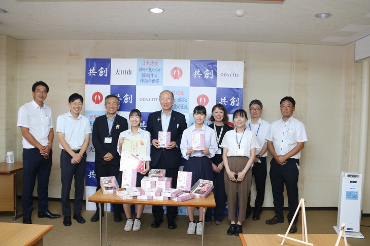 市長と関係者たち