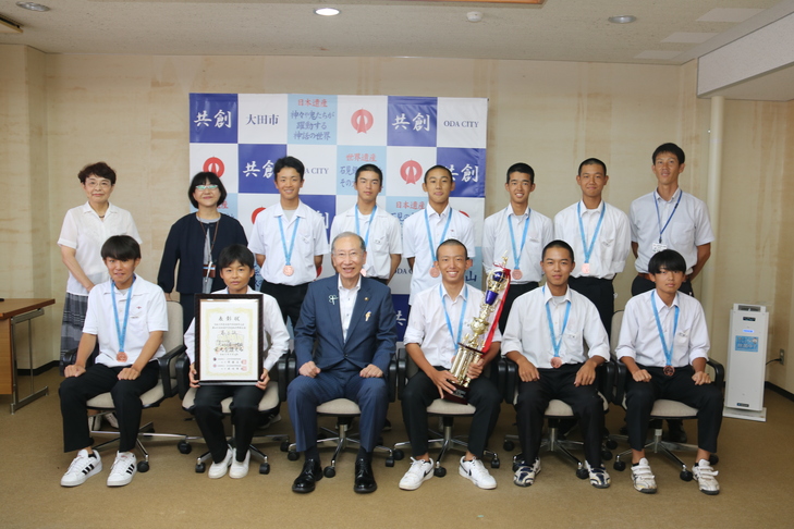 市長と野球部選手と校長と顧問