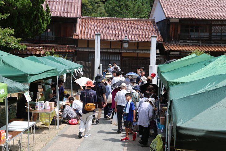 会場の縁日