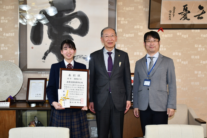 北陵高等学校吹奏楽部知野見さんと市長と副顧問