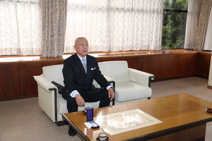歓談する石賀さん