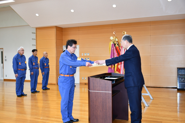 表彰を受ける川合分団長