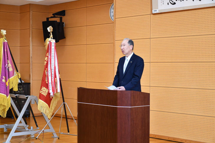挨拶する市長