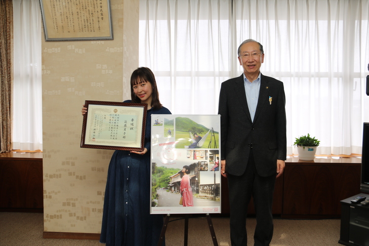 市長と近藤夏子さん