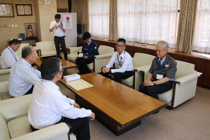 市長と意見交換する笠井台長