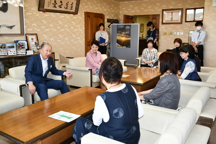 談笑する市長