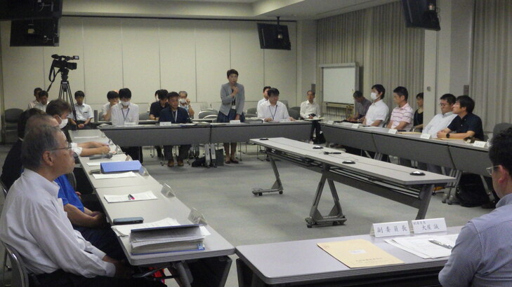 第9回学校のあり方に関する計画等検討委員会の様子１