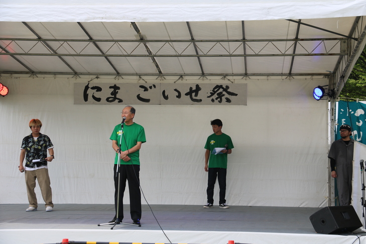 あいさつをする市長