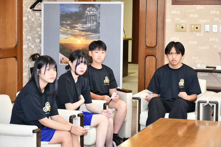 談笑するメンバー