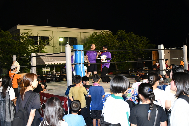 お楽しみ抽選会にぎわう様子