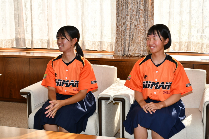 笑顔の出場者２人
