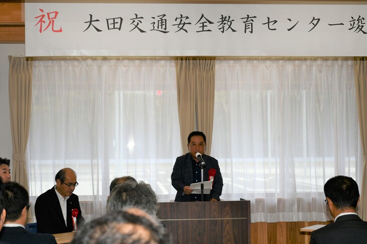 謝辞を述べる石見銀山建設