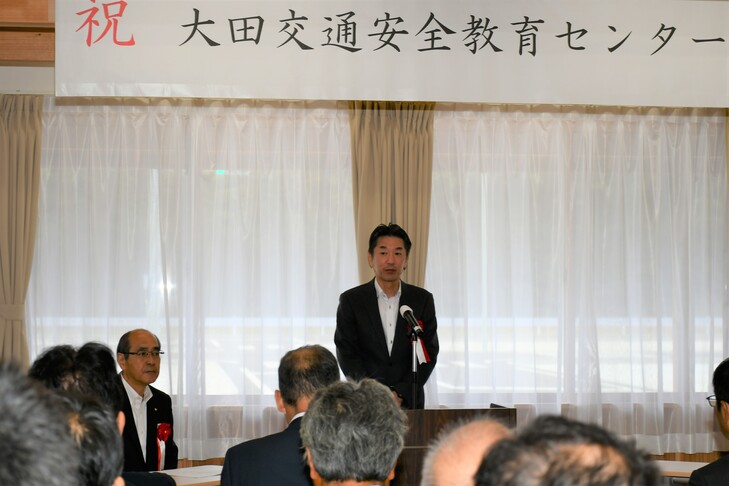 祝辞を述べる島根県警察本部の交通部長