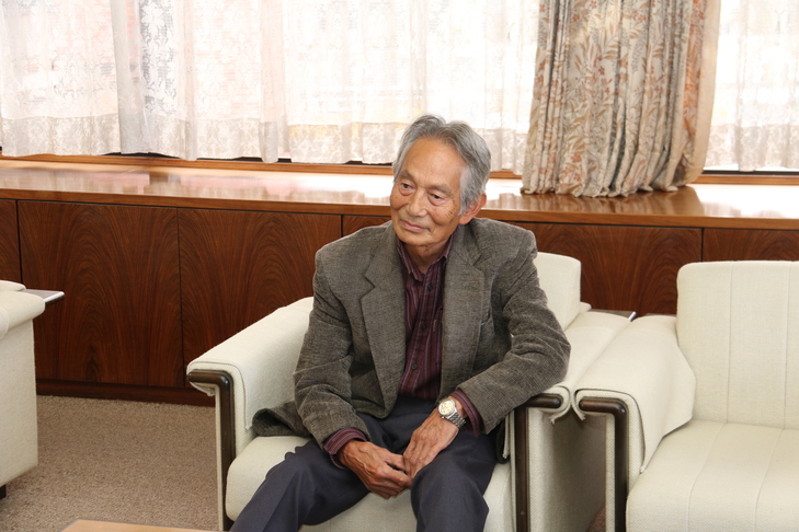受賞の感想を語る伊藤さん