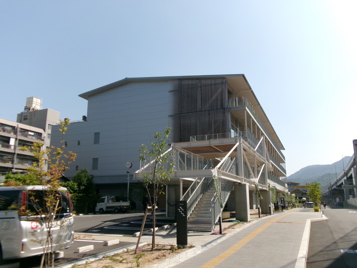 海田町役場外観