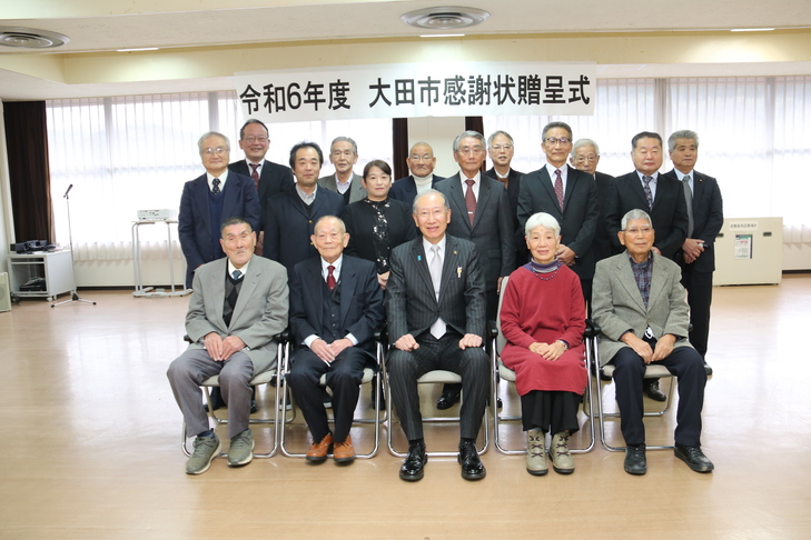 市長と受賞者の皆さん