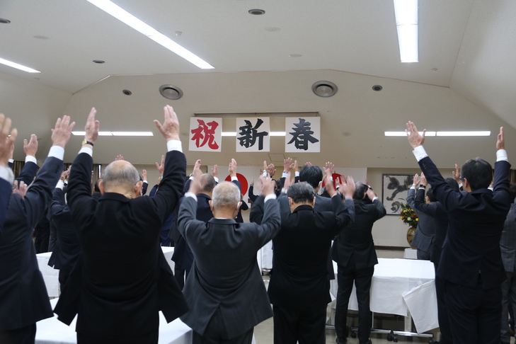 万歳三唱するみなさん
