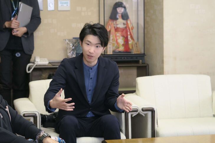 談笑する竹内さん