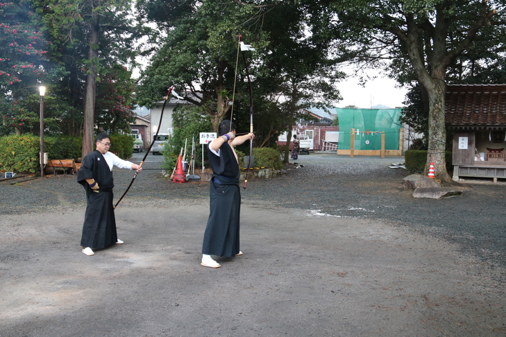 矢を射る射手