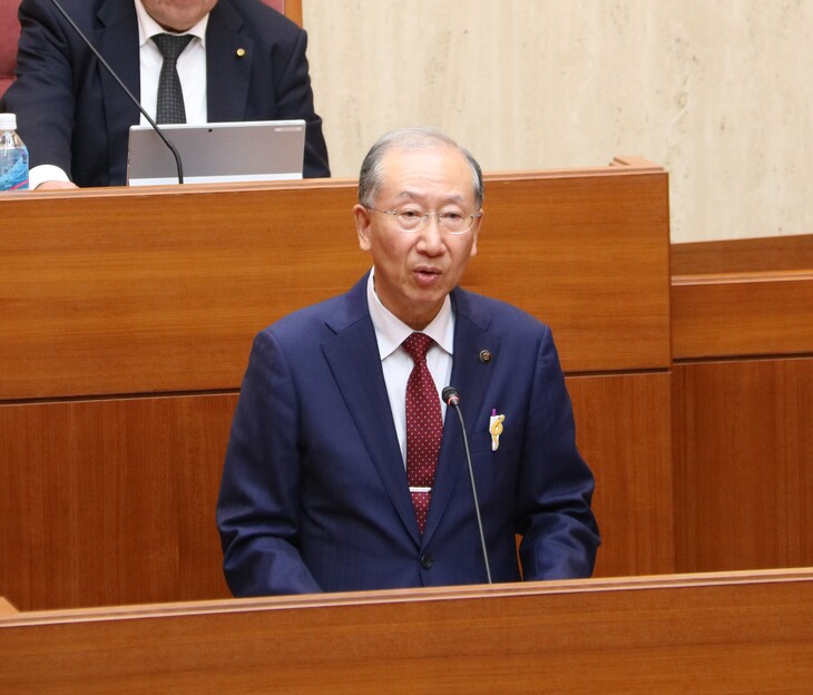 施政方針を説明する市長